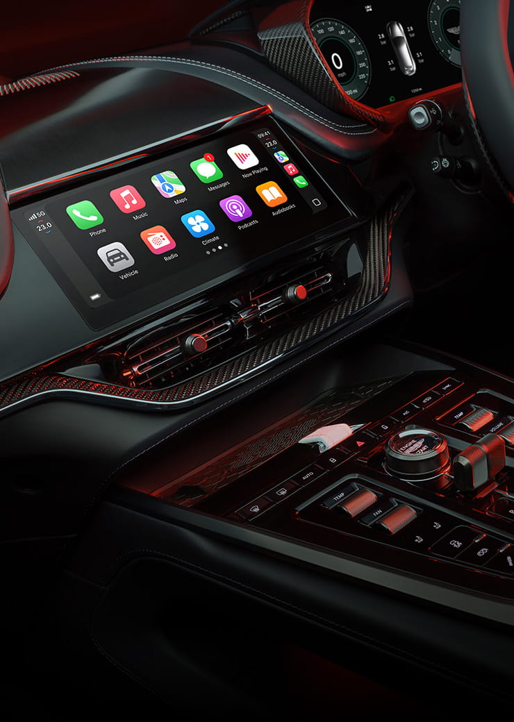 Aston Martin Apple CarPlay Ultra®